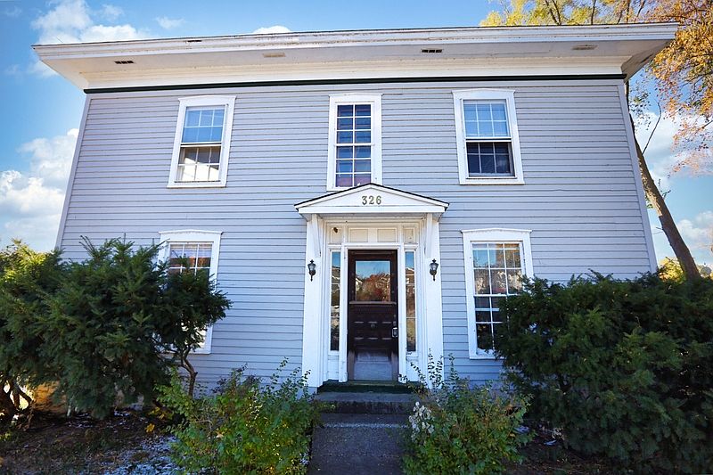 326 E Savidge St #4, Spring Lake, MI 49456 | Zillow