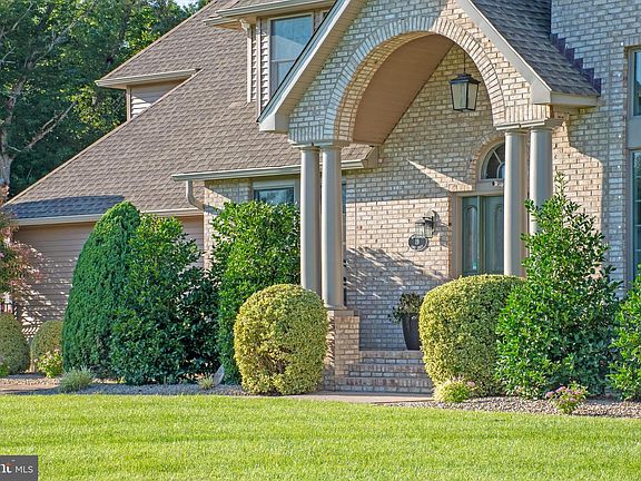 4th image of 19 Lake Crest Dr