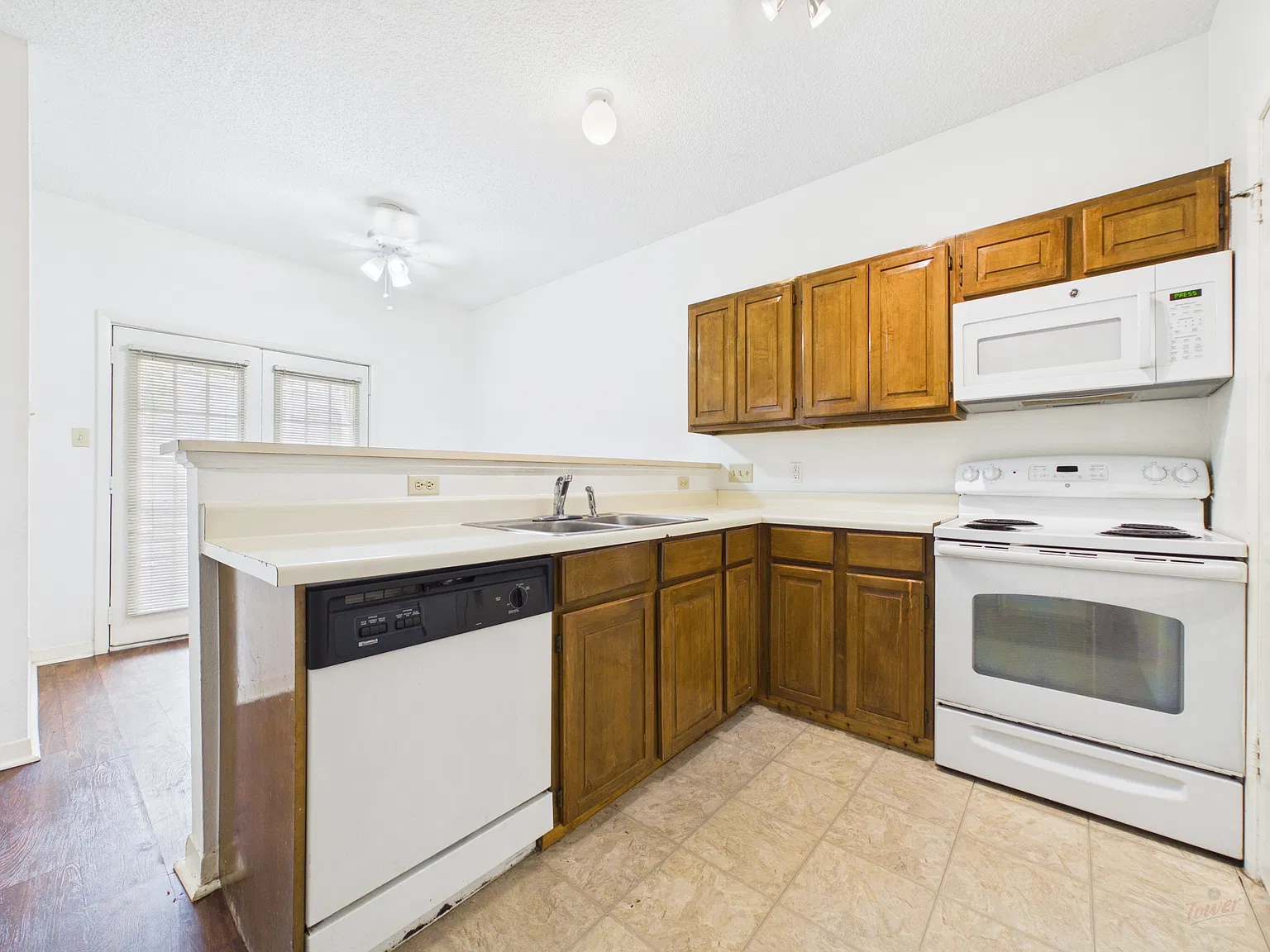 2216 San Gabriel St — Photo 4
