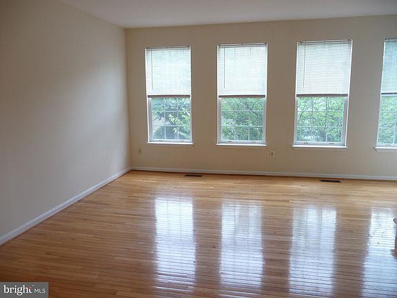 2nd image of 2908 Fairfax Metro Ln