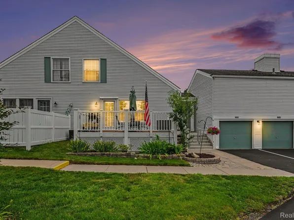 21206 E Glen Haven Cir, Northville, MI 48167