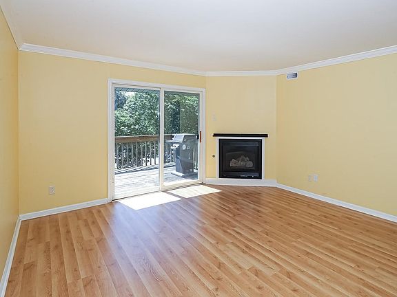 2nd image of 2005 Tall Oaks Dr APT 3B