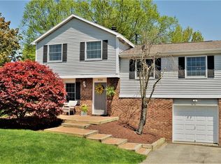 700 Hartland Dr, Cranberry Township, PA 16066