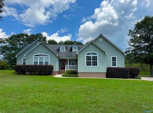 84 Creekside Dr, Albertville, AL 35950