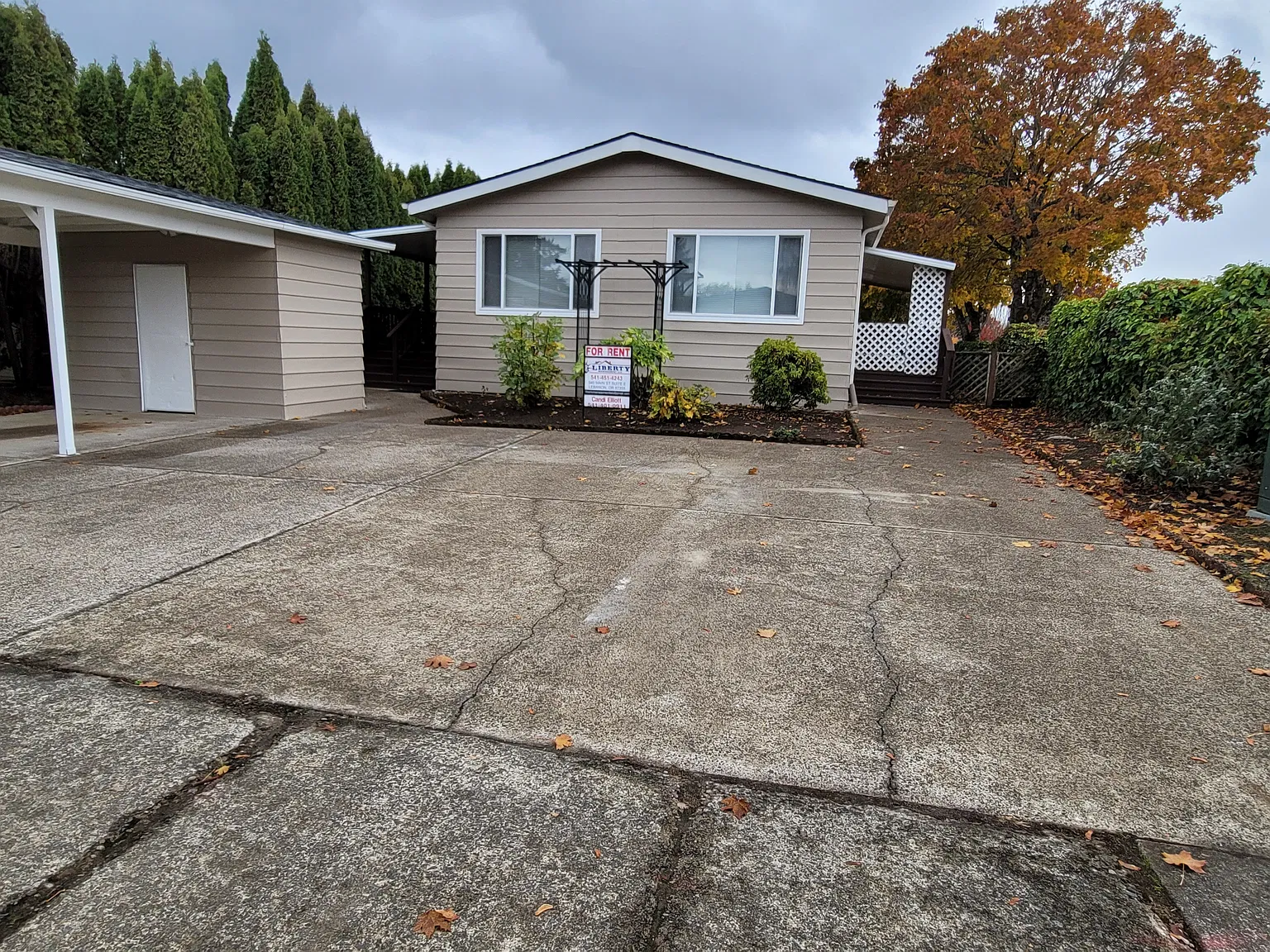 998 Mazama Ave — Photo 1