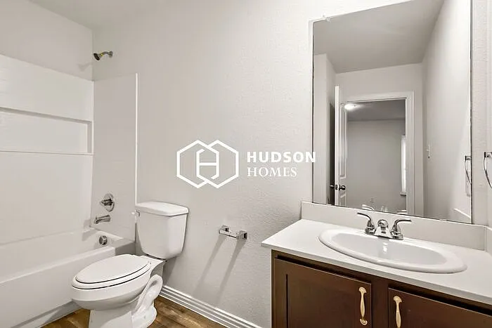 3639 Pine St — Photo 10