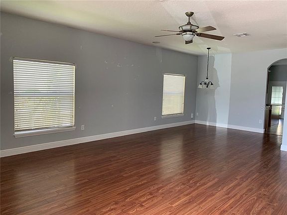 2nd image of 304 Clydesdale Cir