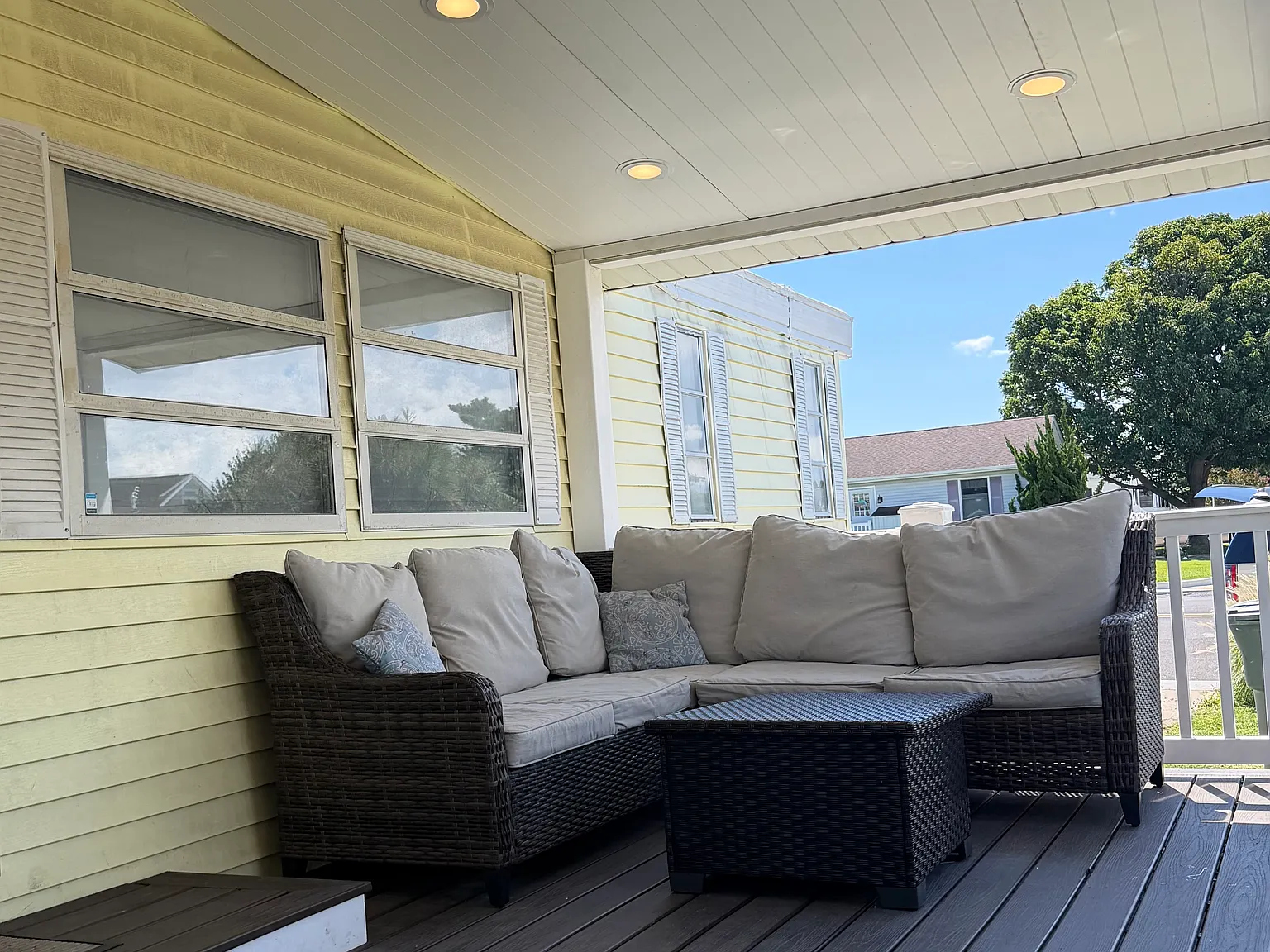 3 bed, 732 sqft, $2,300 — Photo 2