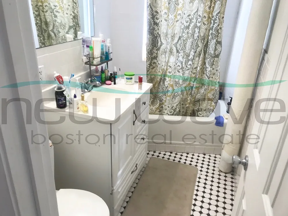 Studio, 450 sqft, $2,300 — Photo 4