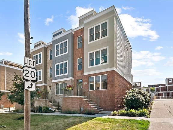 2nd image of 1371 W Clifton Blvd