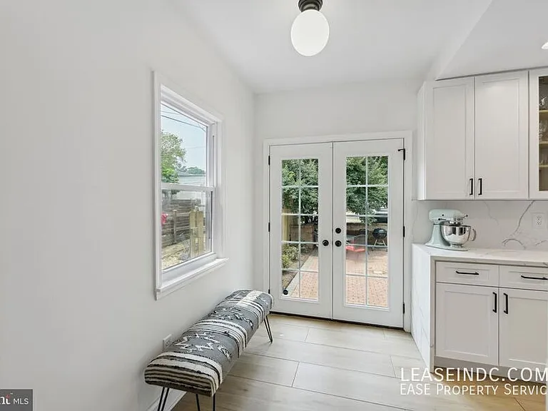 121 Webster St NW — Photo 12