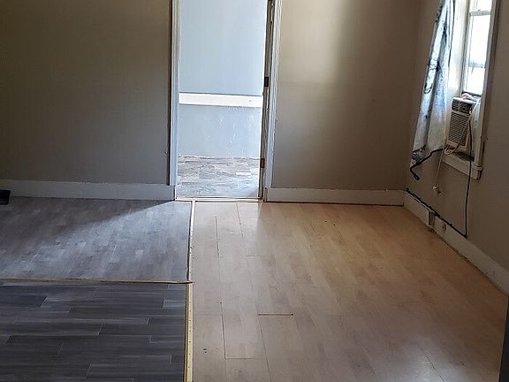 3rd image of 507 E Summit St