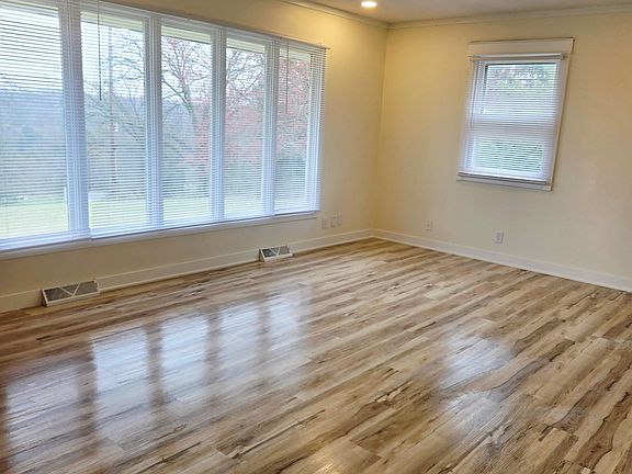 2nd image of 1350 SE 60th St