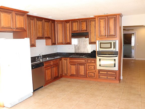 4th image of 1825 Stokes St Unit 3
