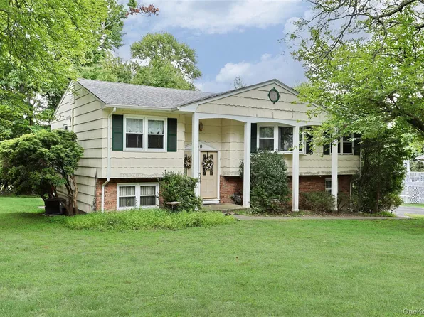 40 Eastbourne Drive, Chestnut Ridge, NY 10977