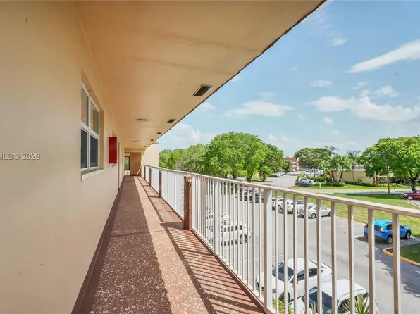 2811 N Pine Island Rd APT 302, Fort Lauderdale, FL 33322