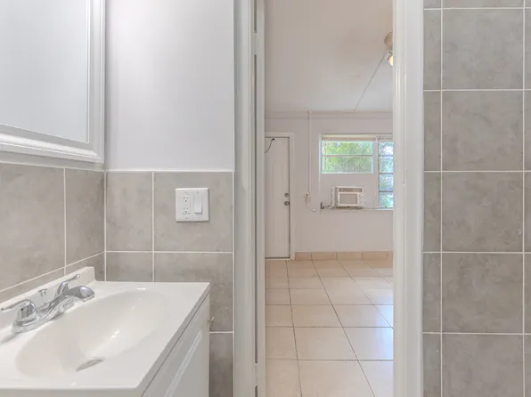5824 McKinley St #2, Hollywood, FL 33021