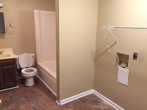 4th image of 1665 Foxhaven Dr APT 14