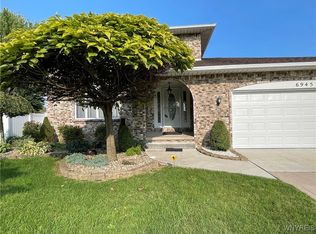 6945 Tawny Dr, Niagara Falls, NY 14304