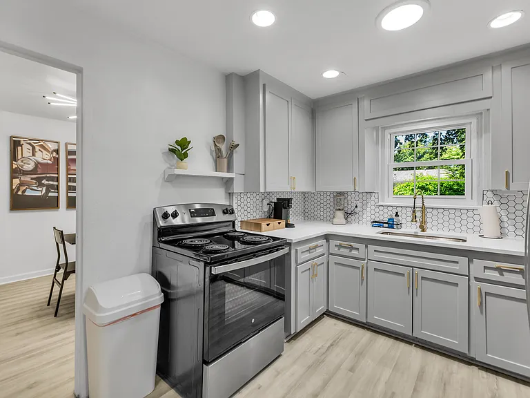4828 S Madison Ave — Photo 8