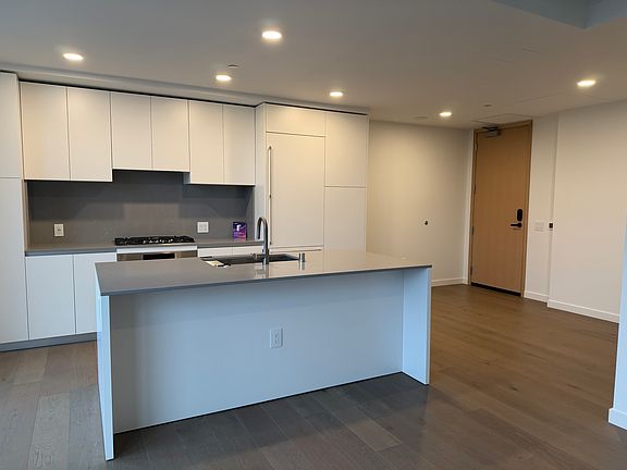 5th image of 10232 NE 10th St #307