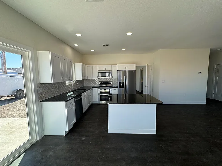 205 Unruh St #B — Photo 2