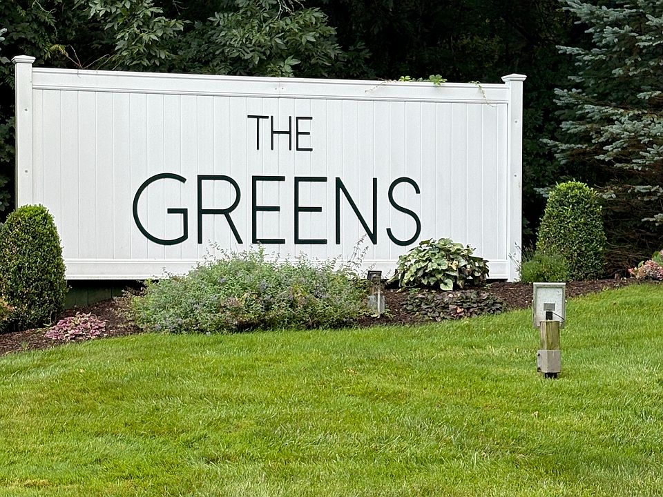 2nd image of 15 Peddlars Drive #15