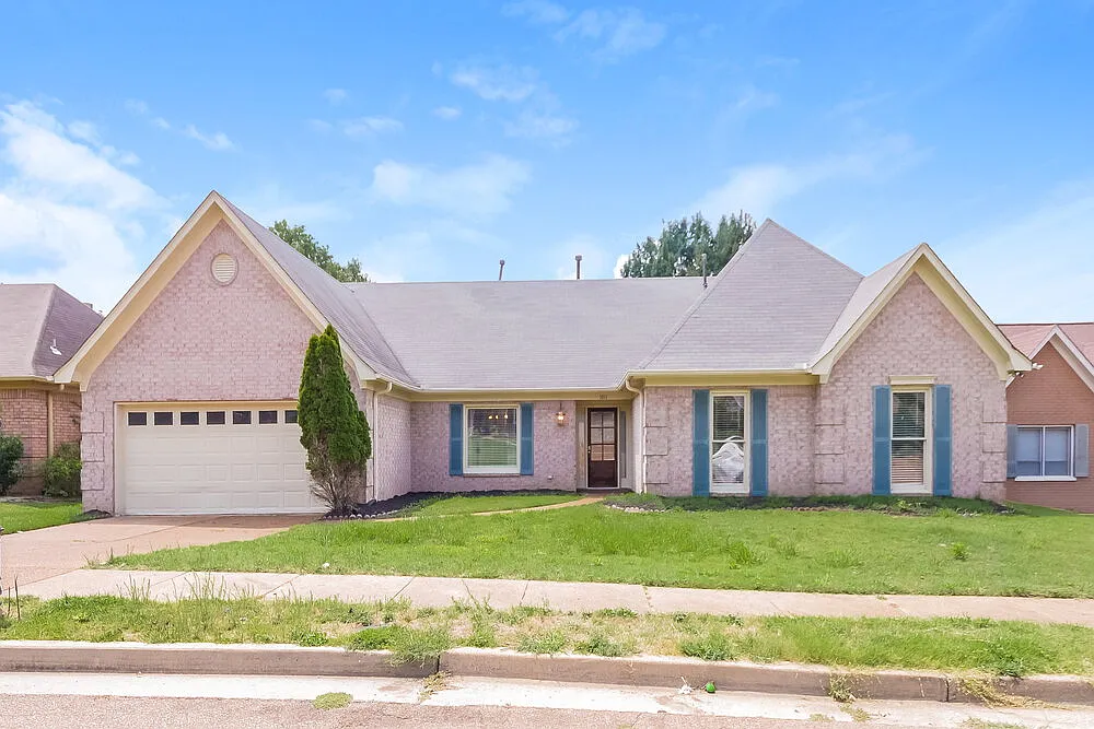 5 bed, 3.0 bath, 2651 sqft, $2,215 — Photo 1