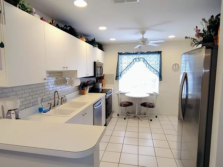 582 Windsor Sq #201 — Photo 12