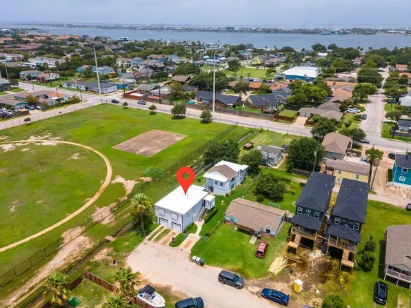 6728 Avenue Q, Galveston, TX 77551