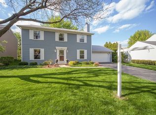 1439 Kings Ct, Naperville, IL 60563