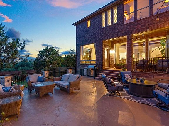 4th image of 400 Aspen Dr