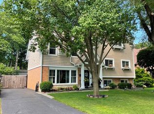 1140 Kenton Rd, Deerfield, IL 60015