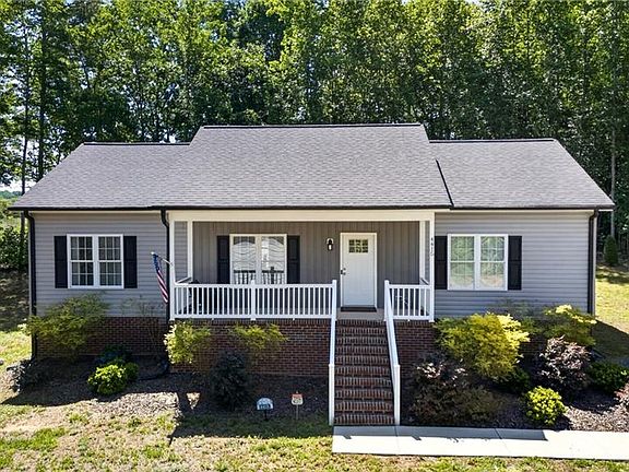 3rd image of 4415 Fairview Farm Rd