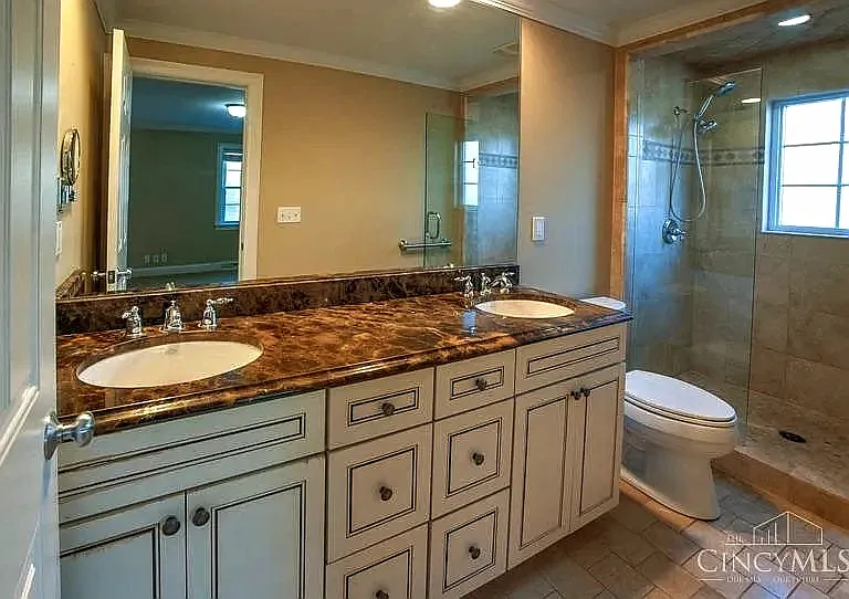 3683 Erie Ave #B — Photo 16