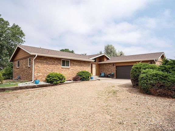 3rd image of 15501 Hilltop Dr
