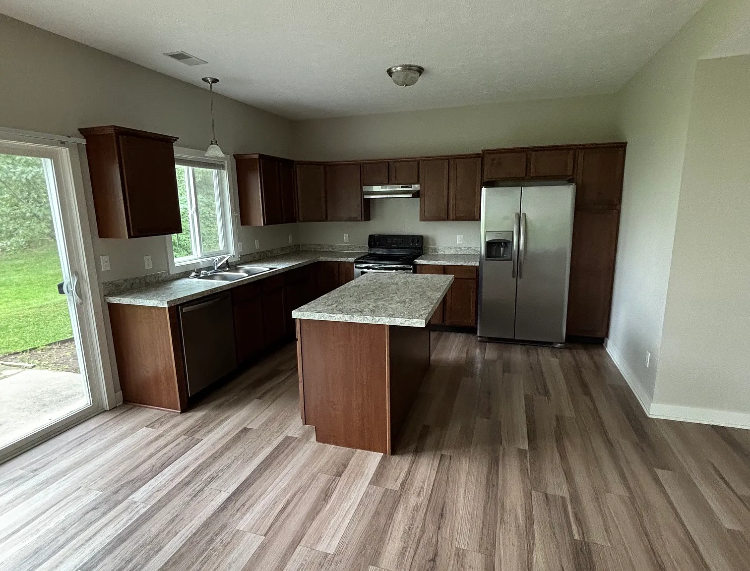 3 bed, 2.5 bath, 1500 sqft, $2,195 — Photo 2