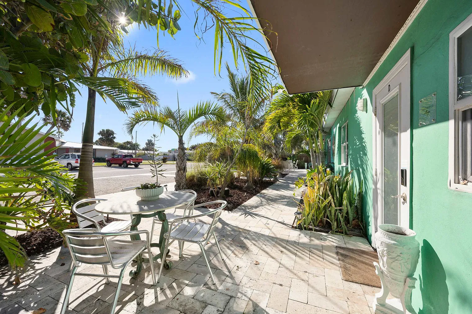 5 bed, 4.0 bath, $8,025 — Photo 2