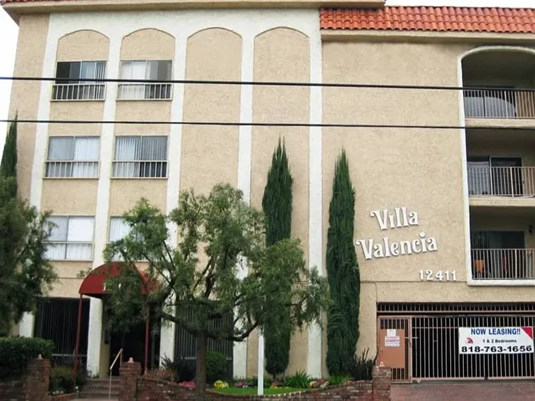Villa Valencia Apartments — Photo 7