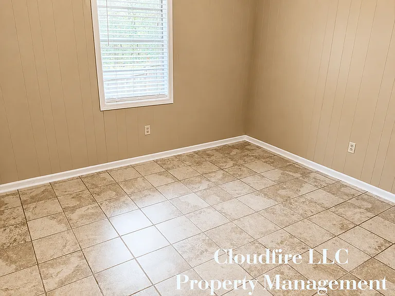 222 James Cir — Photo 5