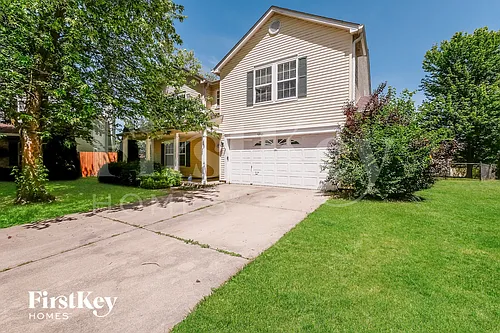 5757 N Plymouth Ct Photo 1