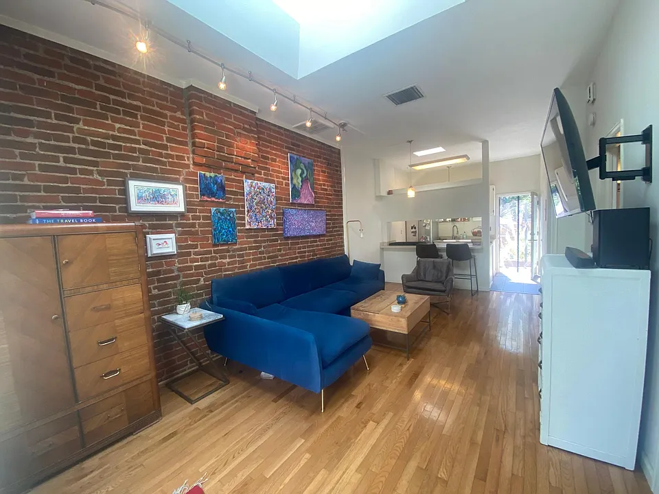 730 W 2nd Ave