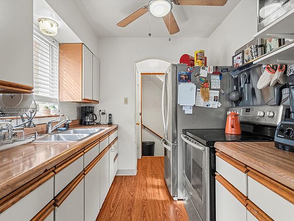 5th image of 7815 S Crandon Ave