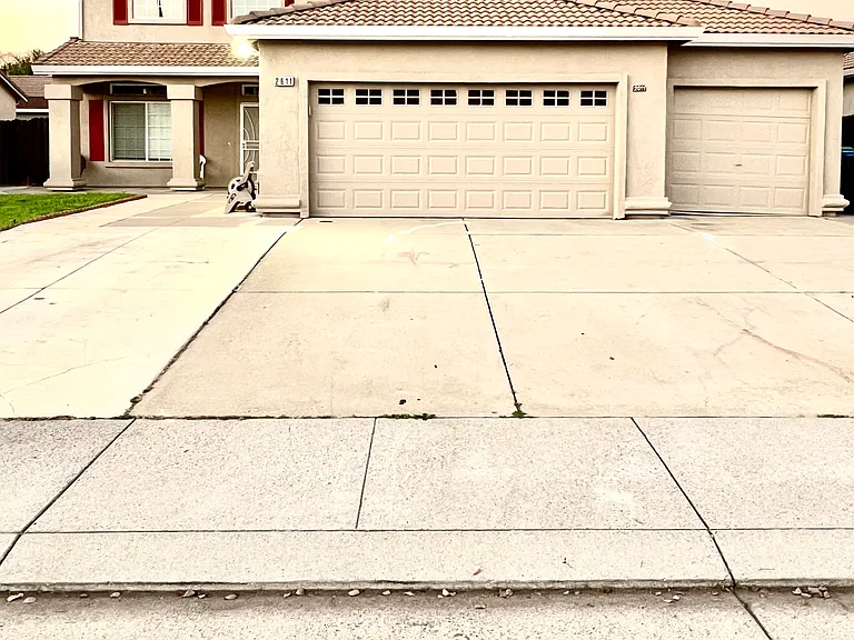 2611 Blossom Cir — Photo 1