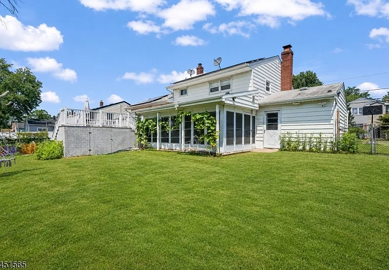 18 Deerwood Ave — Photo 14