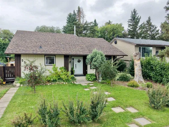 25 S Valley Cres, Lacombe, AB T4L 1R9