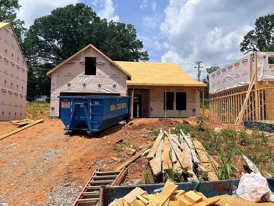 2nd image of 407 Lake Circle Dr
