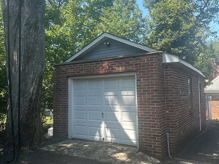 Detached Garage