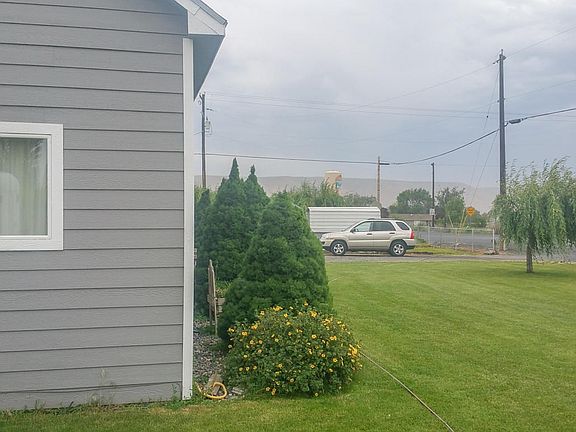 Front Yard looking towards W Johnson Rd