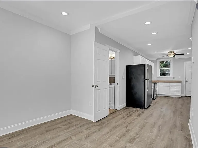 1520 Holbrook St — Photo 12